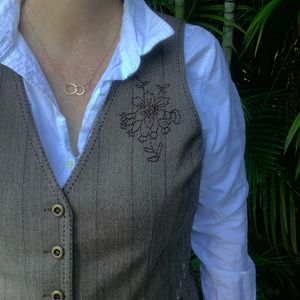 CHICO’S camel color vest with stitching details